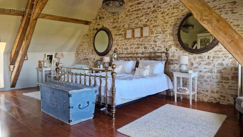 Maison à LA CELLE-DUNOISE