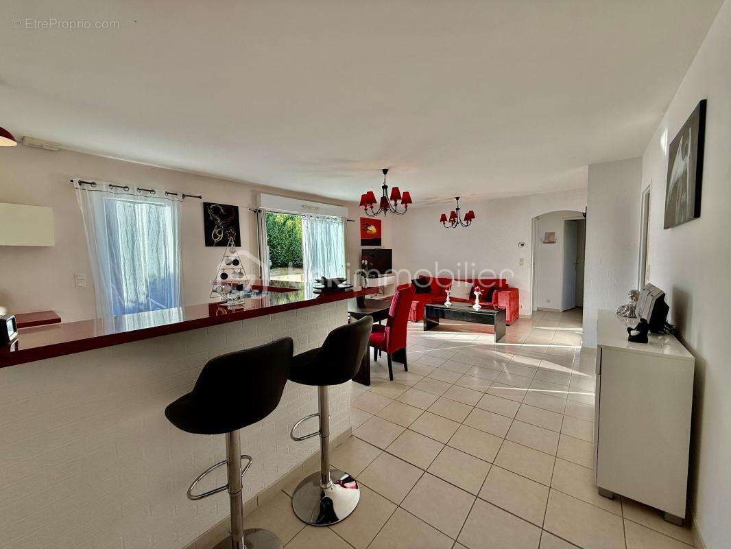 Maison à CORME-ROYAL