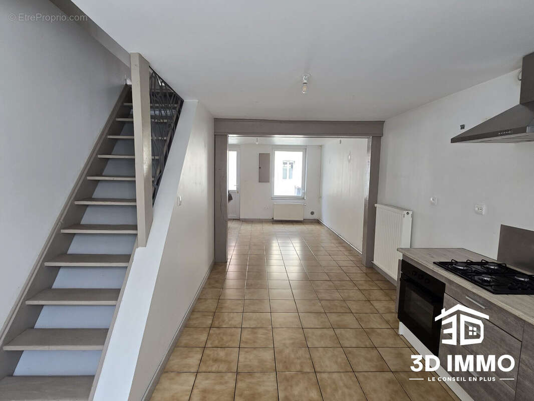 Maison 86 m² à Solre-Le-Chateau  - photo 2