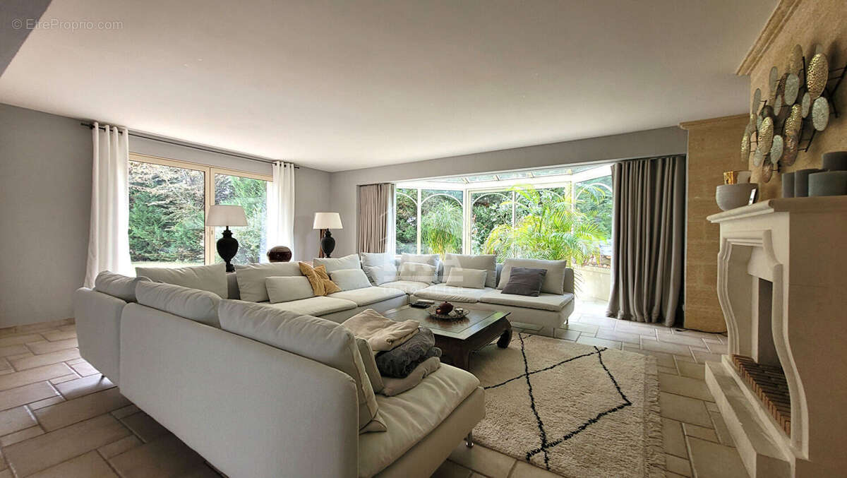 Demeure de caractère de 286m² habitable avec piscine au sel et prestations de qualité - photo 3
