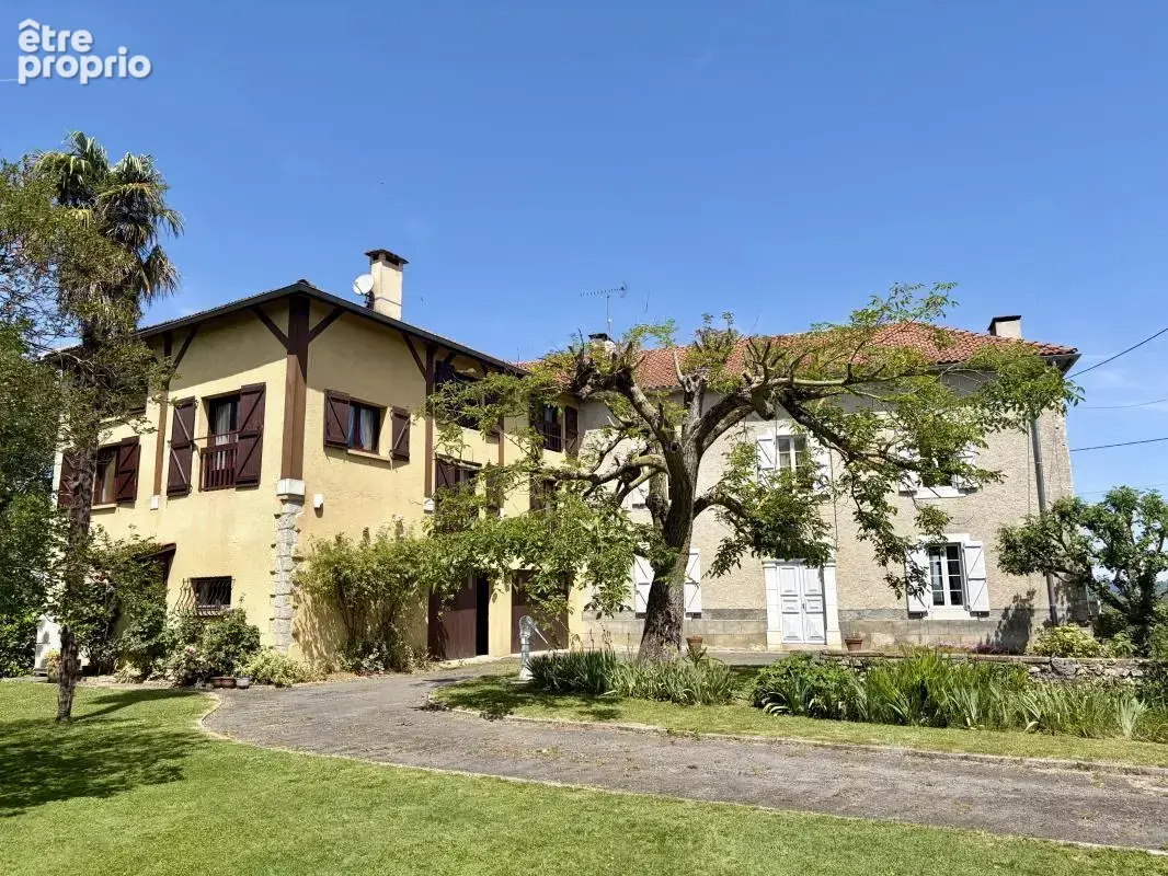 Deux propriétés avec piscine et un terrain de 2 170 m² - photo 5