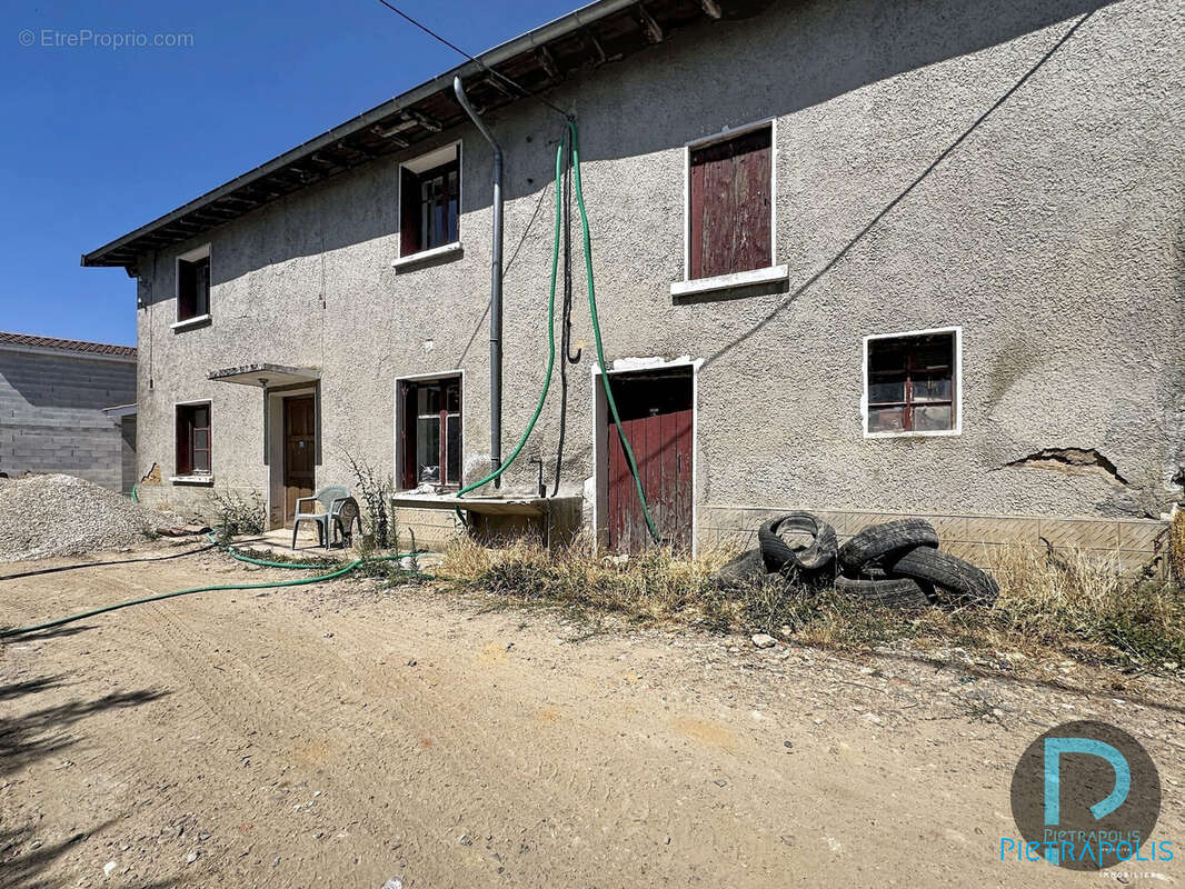 Maison 106 m² à Saint-Marcel  - photo 2