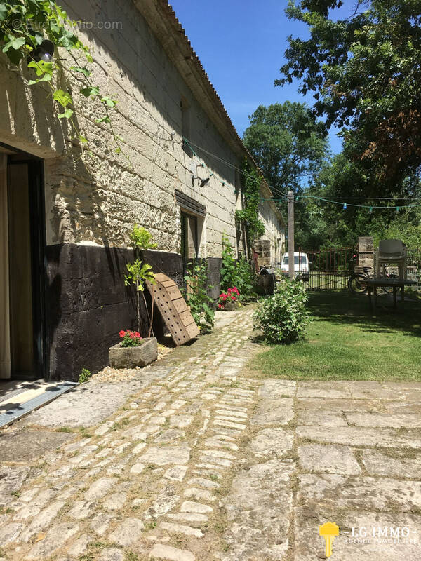 Maison à SAINT-FORT-SUR-GIRONDE