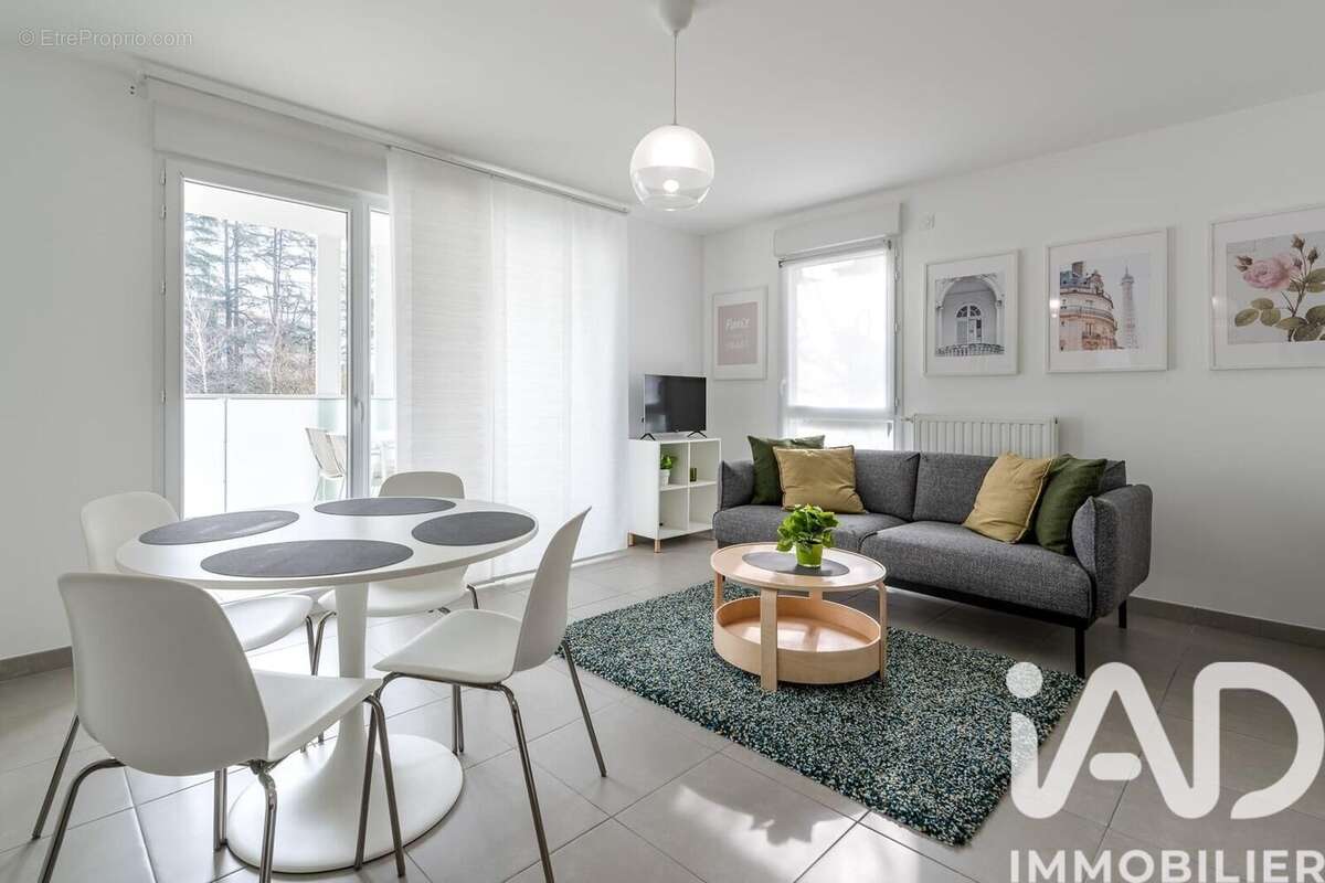 Photo 2 - Appartement à DECINES-CHARPIEU