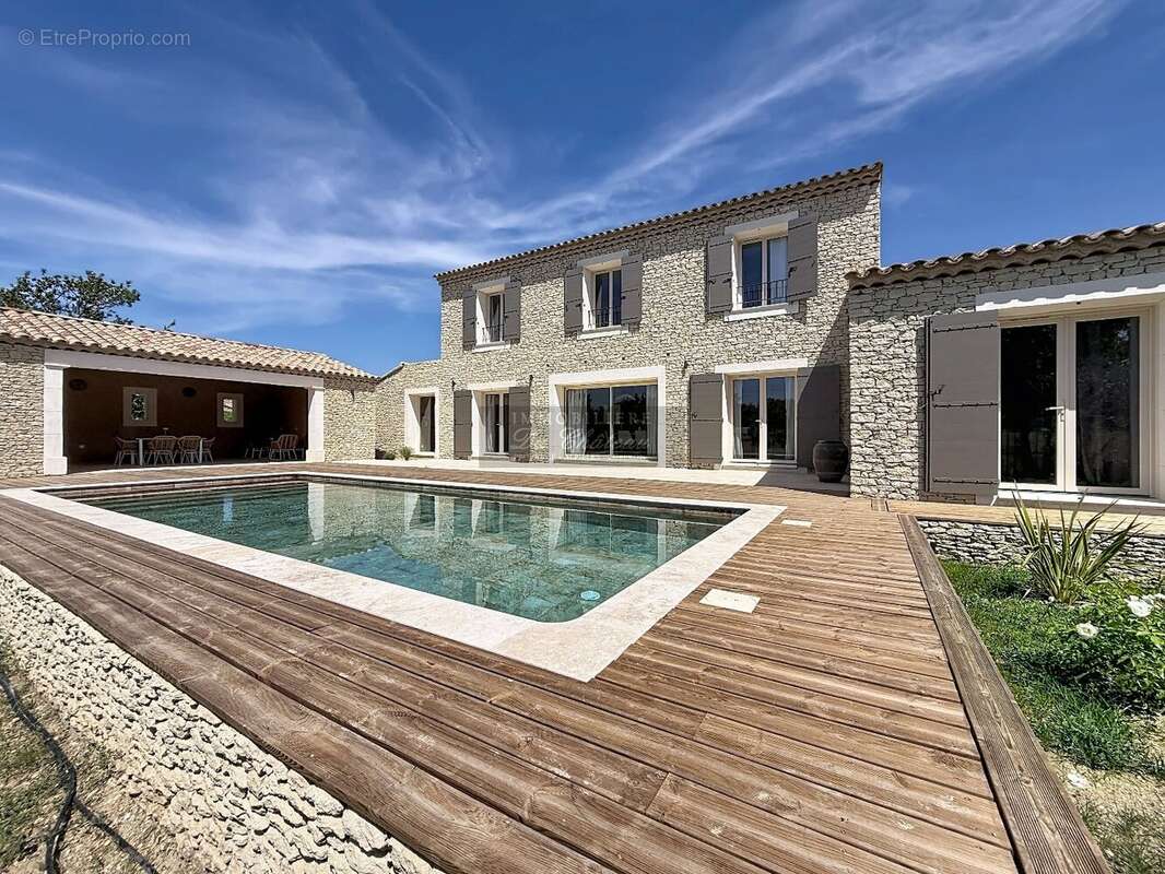 Élégante propriété en pierre neuve avec piscine et pool-house dans un environnement privilégié - photo 9