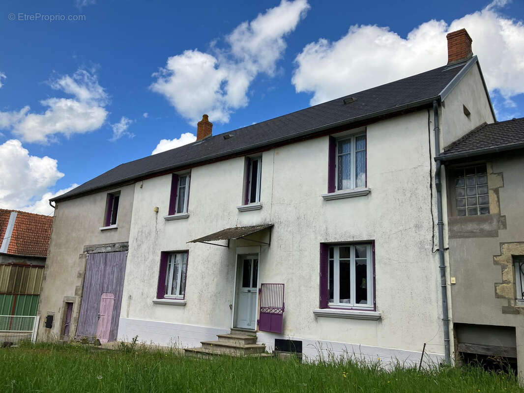 Maison à SAINT-MARCEL-EN-MARCILLAT