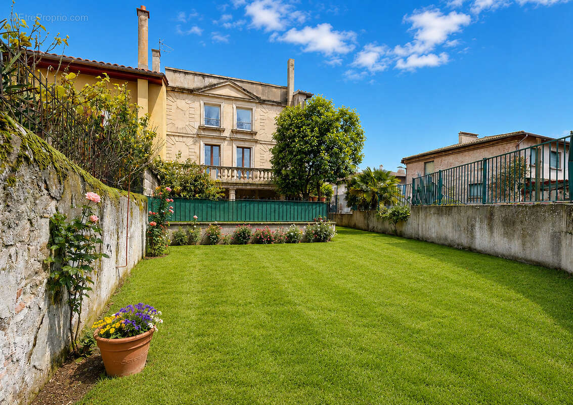 Appartement à LES ROCHES-DE-CONDRIEU