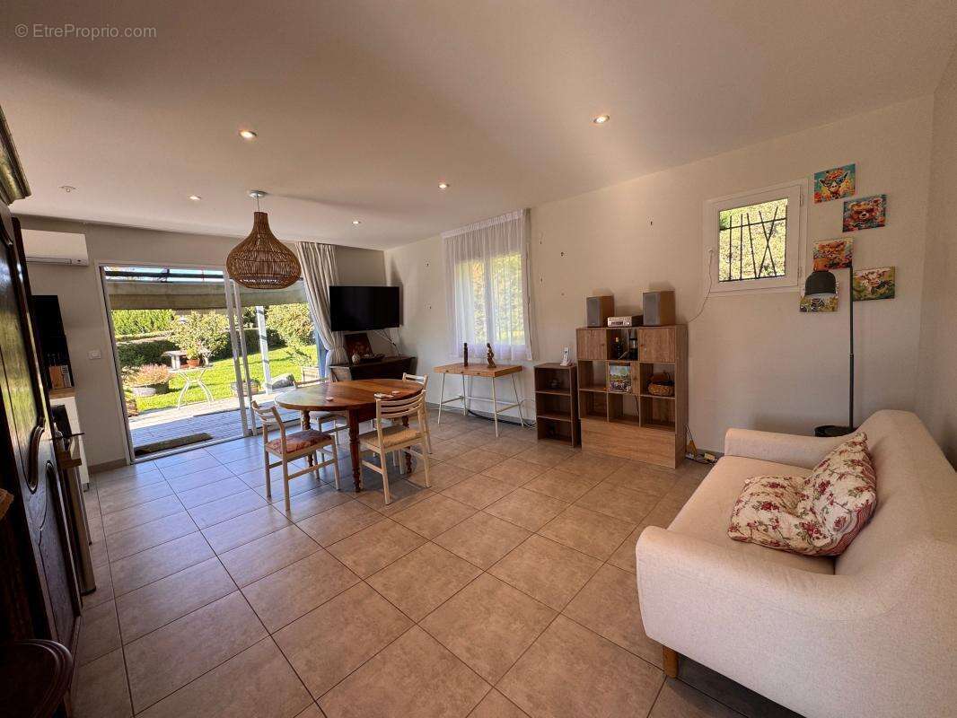 Maison à SICCIEU-SAINT-JULIEN-ET-CARISIEU