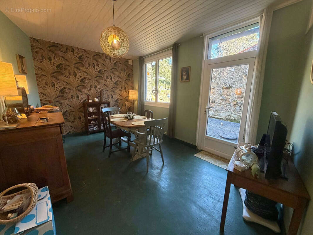 Maison à DROUX