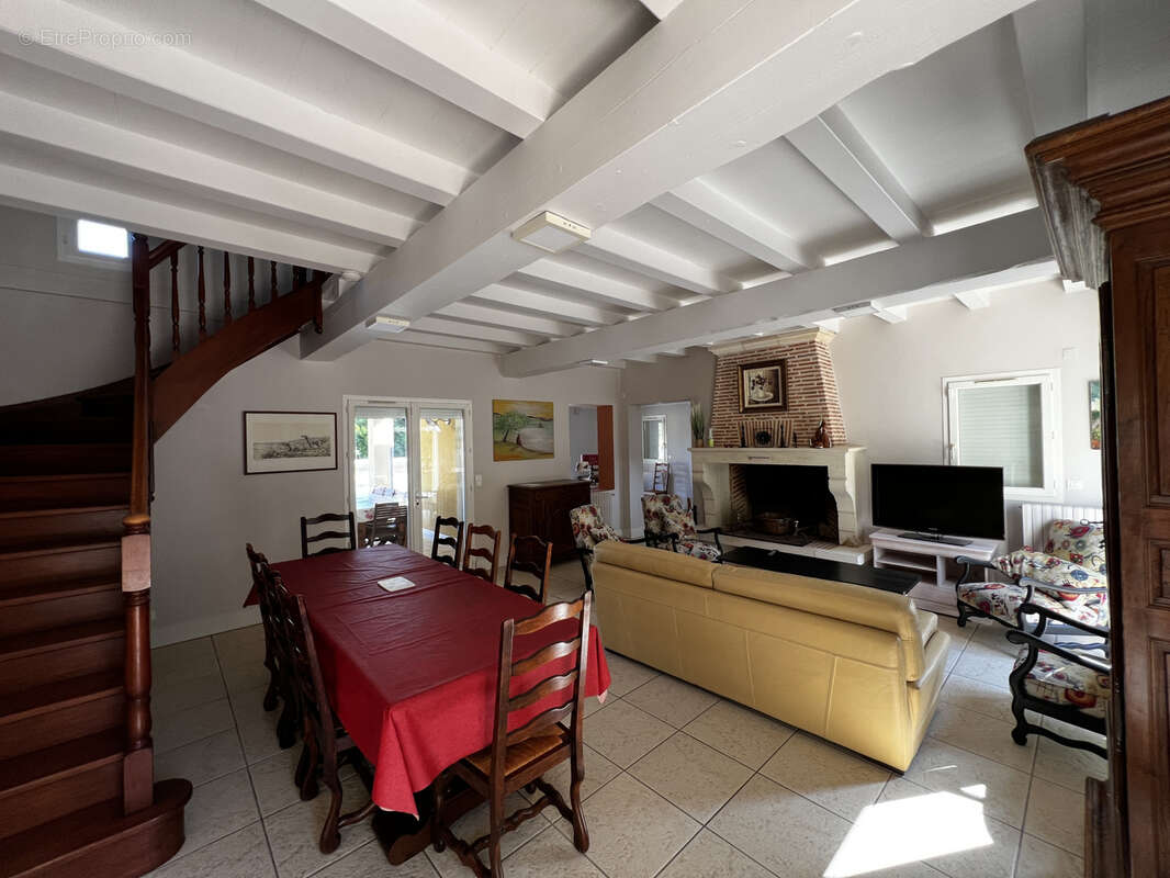 Maison à SAINT-PIERRE-DE-MONS
