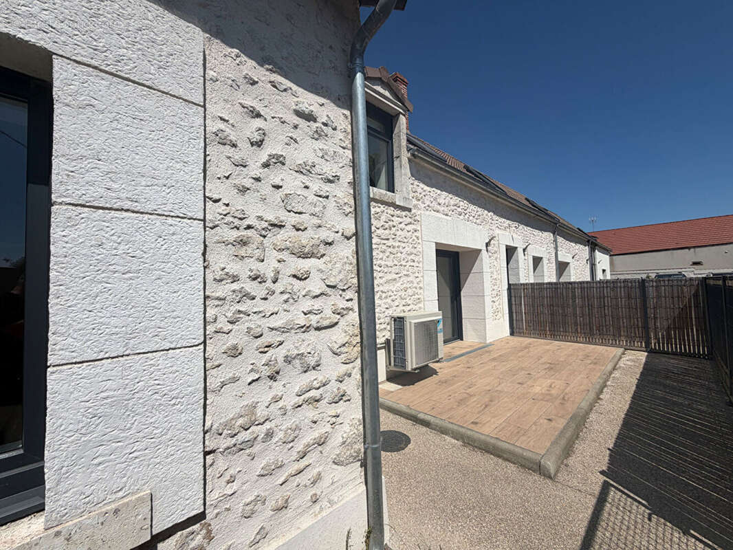 Maison à LA CHAPELLE-SAINT-MESMIN
