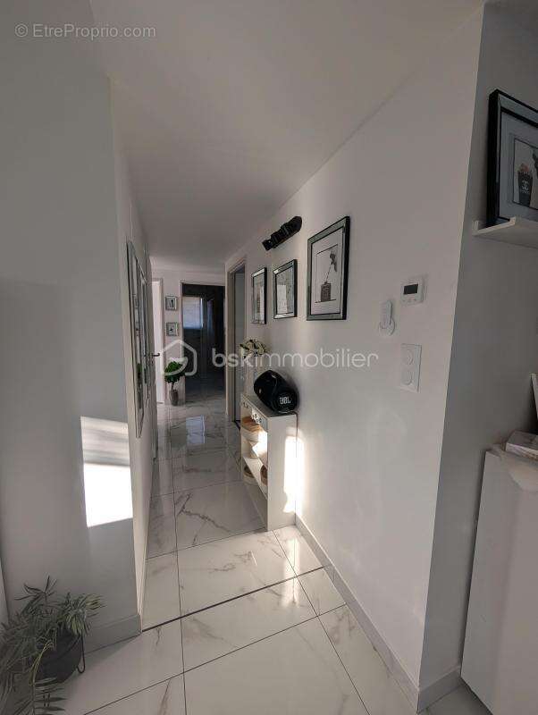 Maison à SAINT-YZAN-DE-SOUDIAC