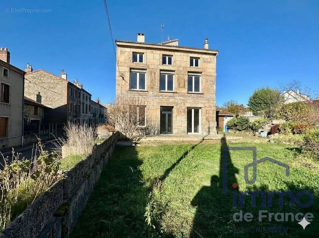 Maison à SAINT-GENEST-LERPT