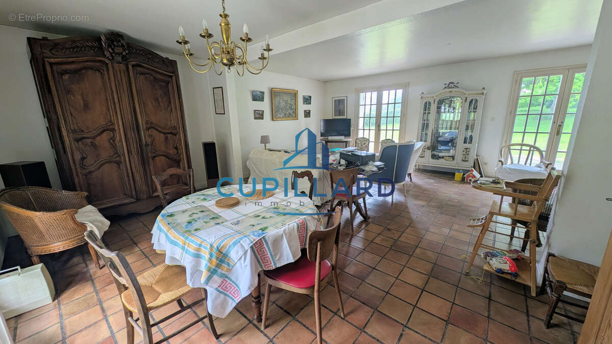 Maison à COMMELLE-VERNAY
