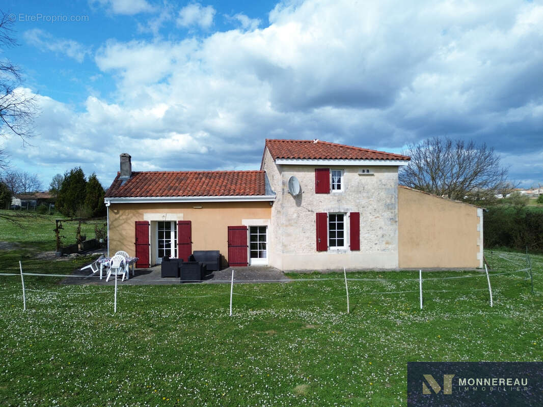 Maison à BAIGNES-SAINTE-RADEGONDE