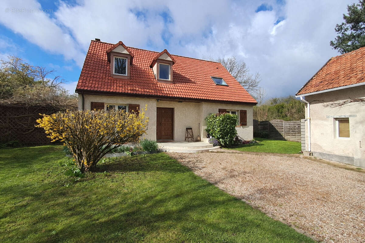 Maison à LA QUEUE-LES-YVELINES