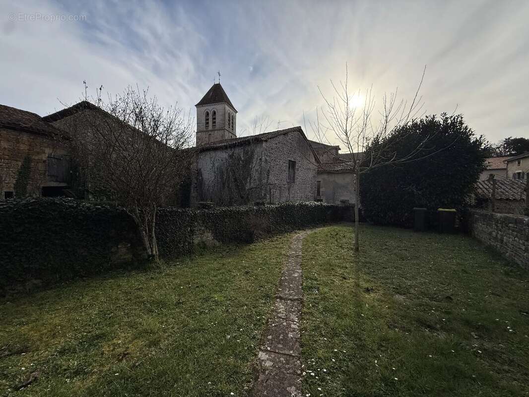Maison à NANTEUIL-EN-VALLEE