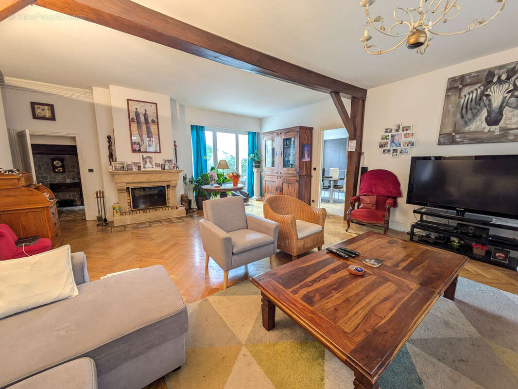 Maison à AIGUEPERSE