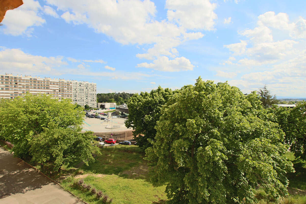 Appartement t3 - secteur des "essarts" - photo 2