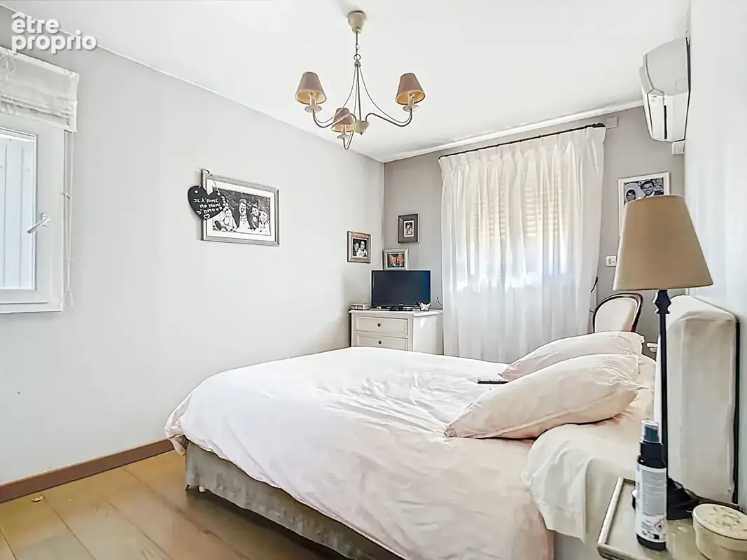 A vendre Maison de charme avec jardin et stationnement 3 pièces 80 m2 sur parcelle de 350 m2 - Secteur La Bouilladisse - photo 8