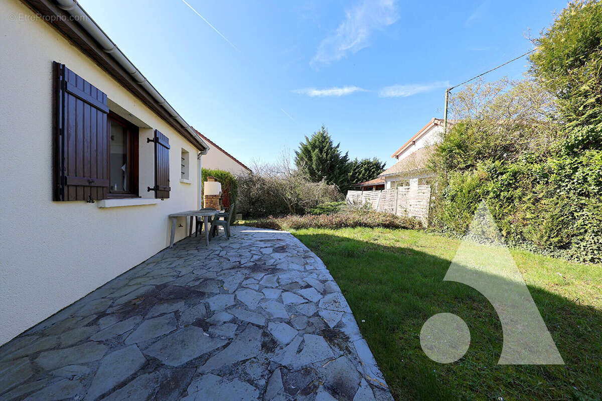 Maison à SAINTRY-SUR-SEINE