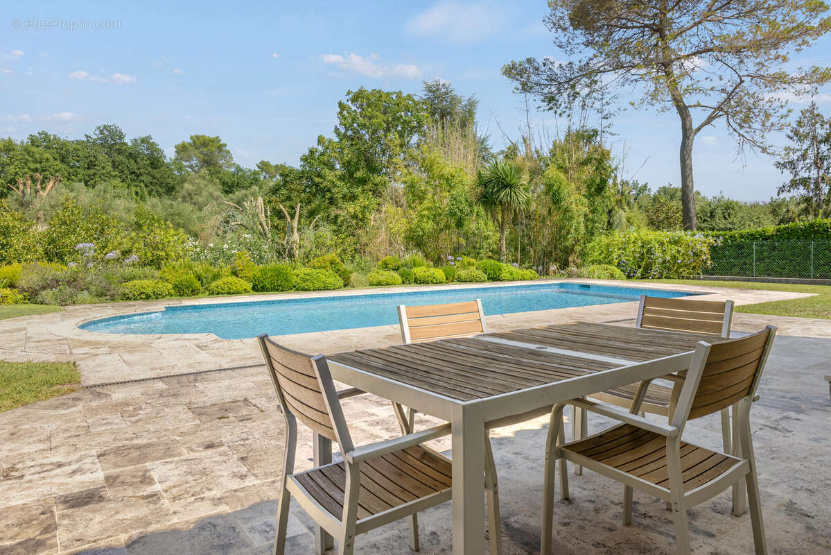 Villa provençale de plain-pied avec piscine   Tourrettes-sur-Loup - photo 2