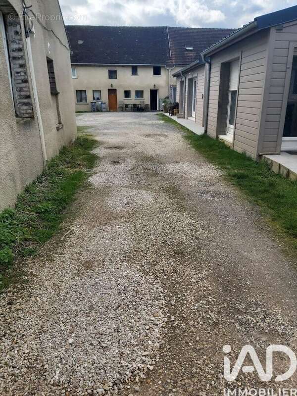 Appartement 641 m² à Cerisiers  - photo 10