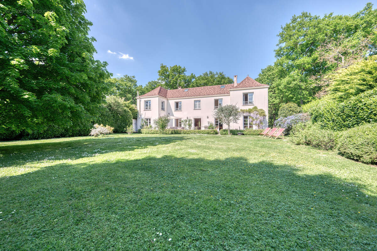 Maison à SAINT-NOM-LA-BRETECHE