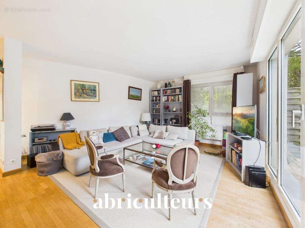 Appartement à LA CELLE-SAINT-CLOUD
