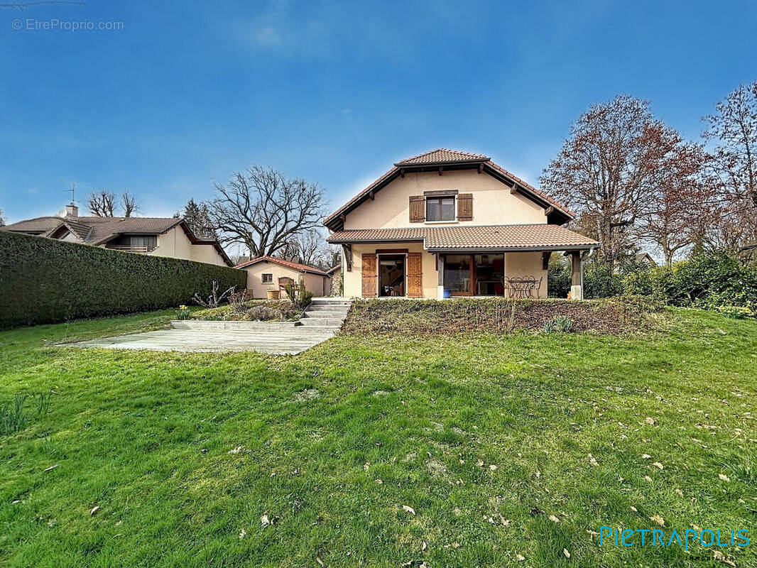 Maison à PREVESSIN-MOENS