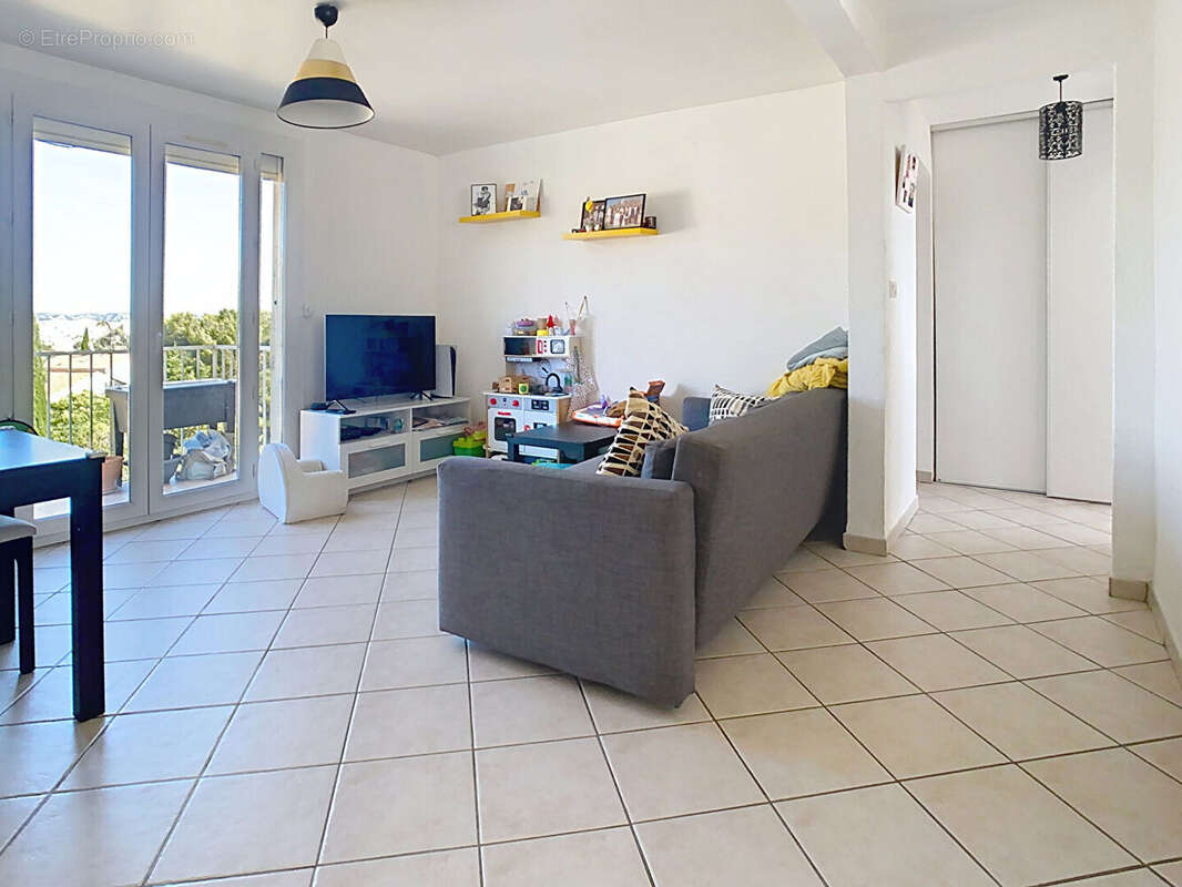VIEUX VILLAGE : Appartement Vitrolles 4 pièce(s) 72.61 - photo 4