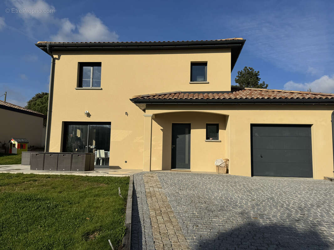 Maison à LE PERREON