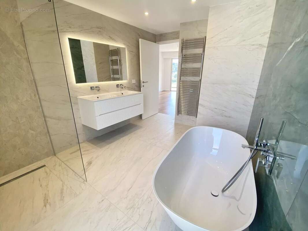 Appartement à ROQUEBRUNE-CAP-MARTIN