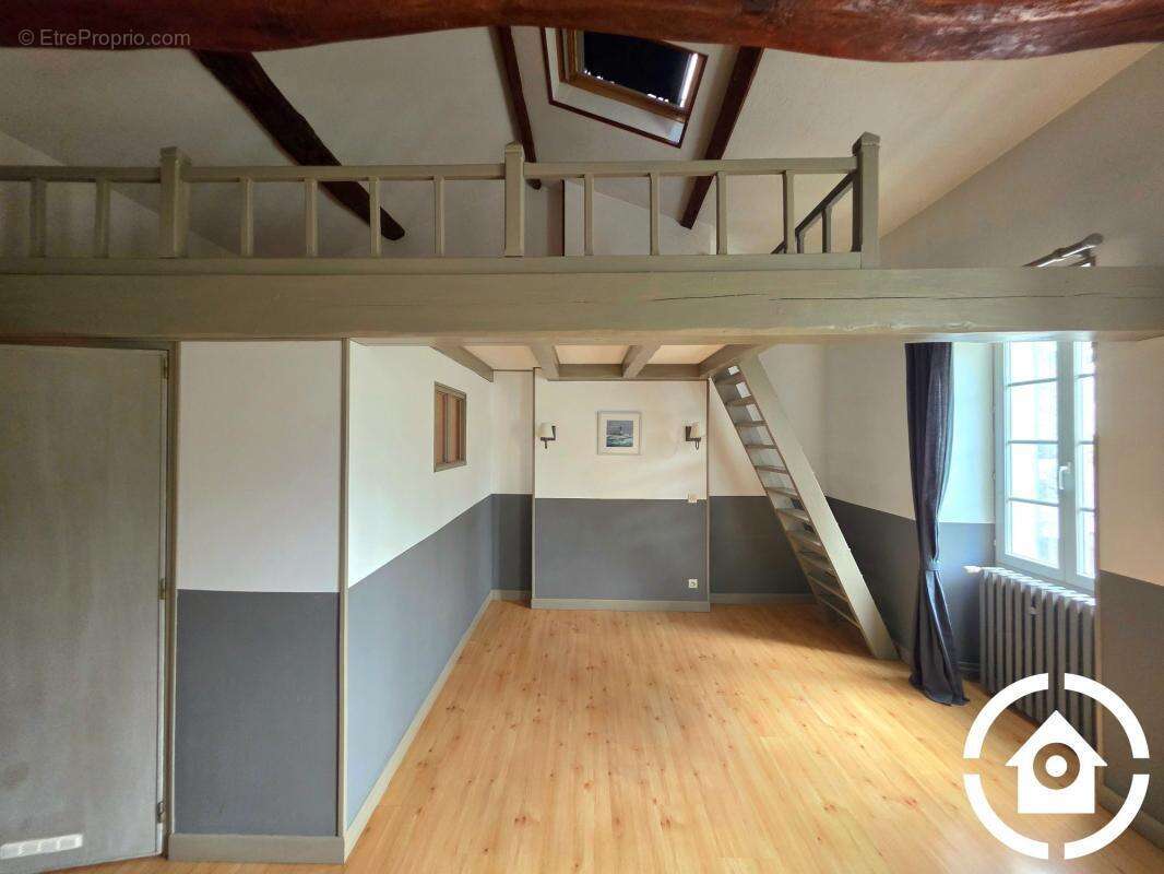 Maison à GENSAC-LA-PALLUE