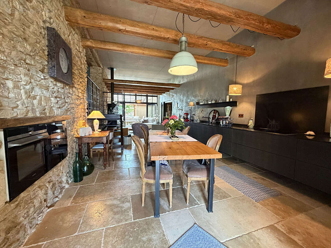 Maison Basse Rentgen 8 pièce(s) 270.66 m2 - photo 3