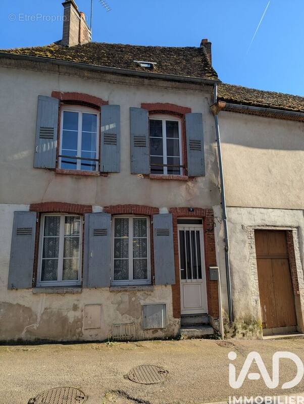 Photo 1 - Maison à BRIENON-SUR-ARMANCON