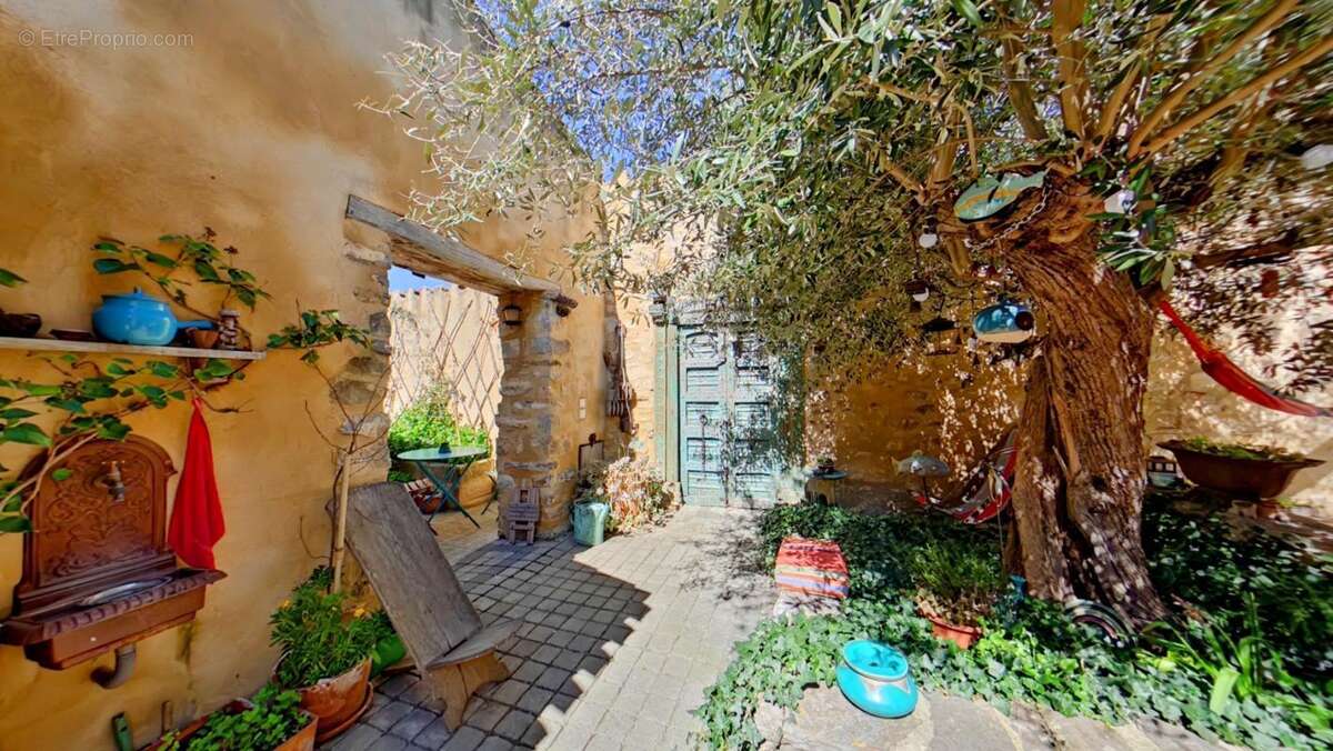 Maison à CUCUGNAN