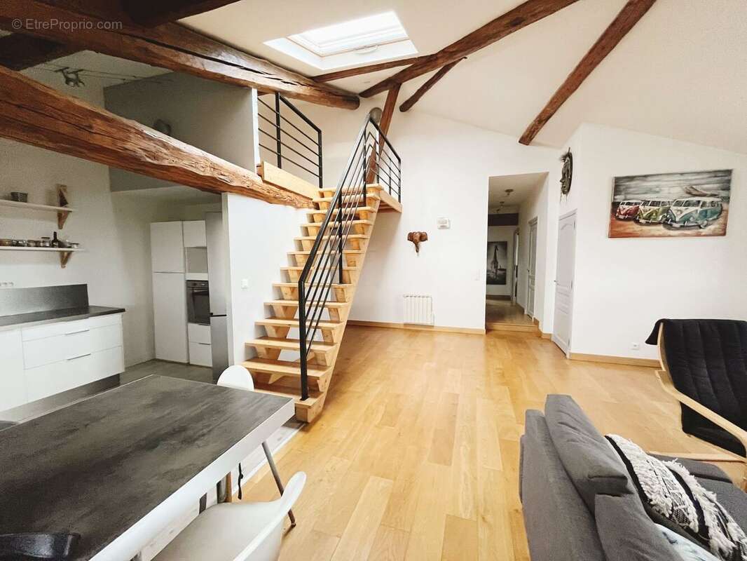 Appartement à FONTAINES-SAINT-MARTIN