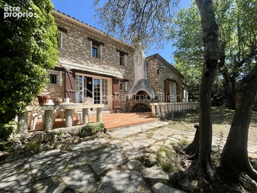 Charme de la pierre – 169 m² – St Paul En Forêt - Cadre exceptionnel au calme absolu - photo 4