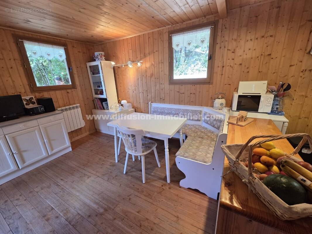 Maison à MEOLANS-REVEL