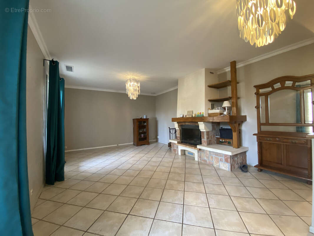 Maison à ROULLET-SAINT-ESTEPHE