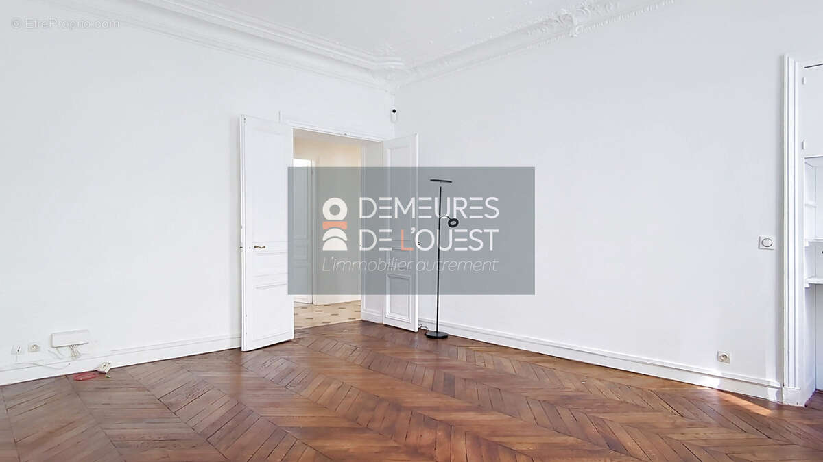 Appartement à PARIS-16E