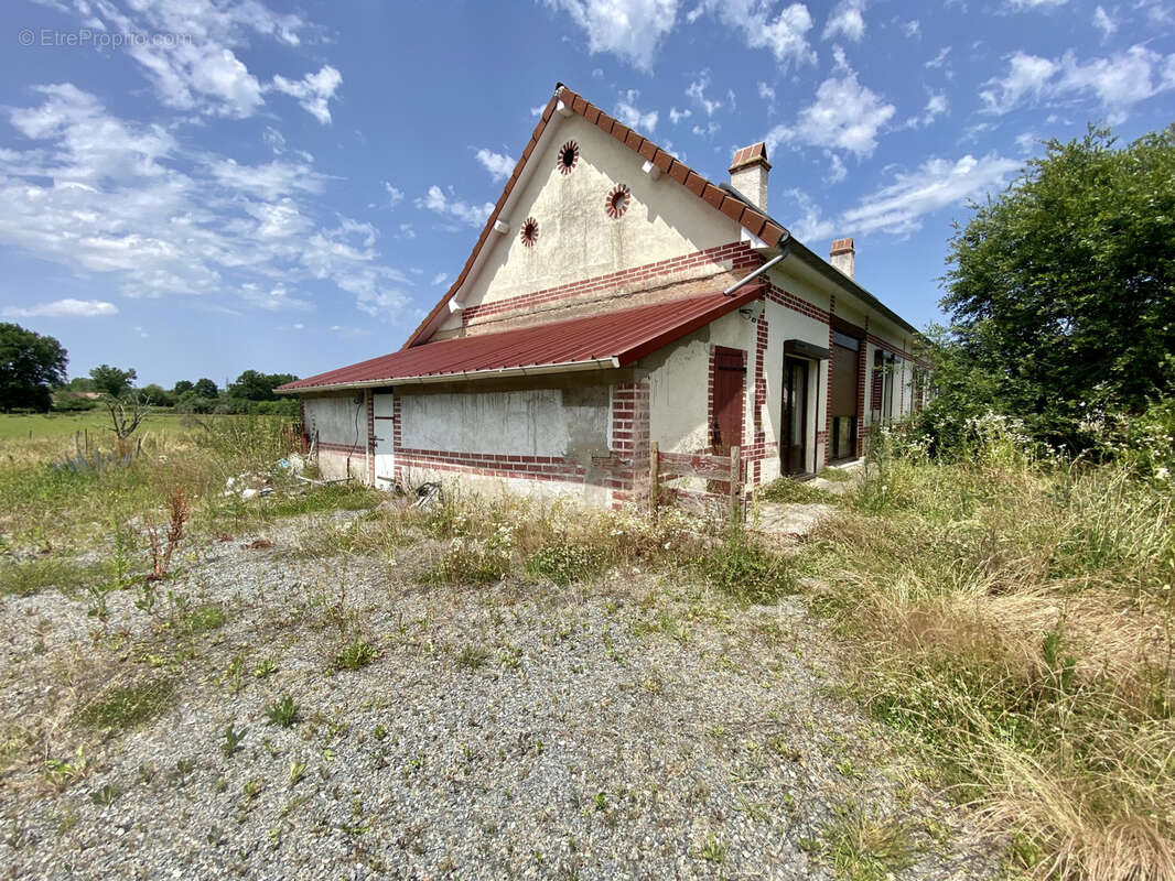 Maison à PARAY-LE-FRESIL