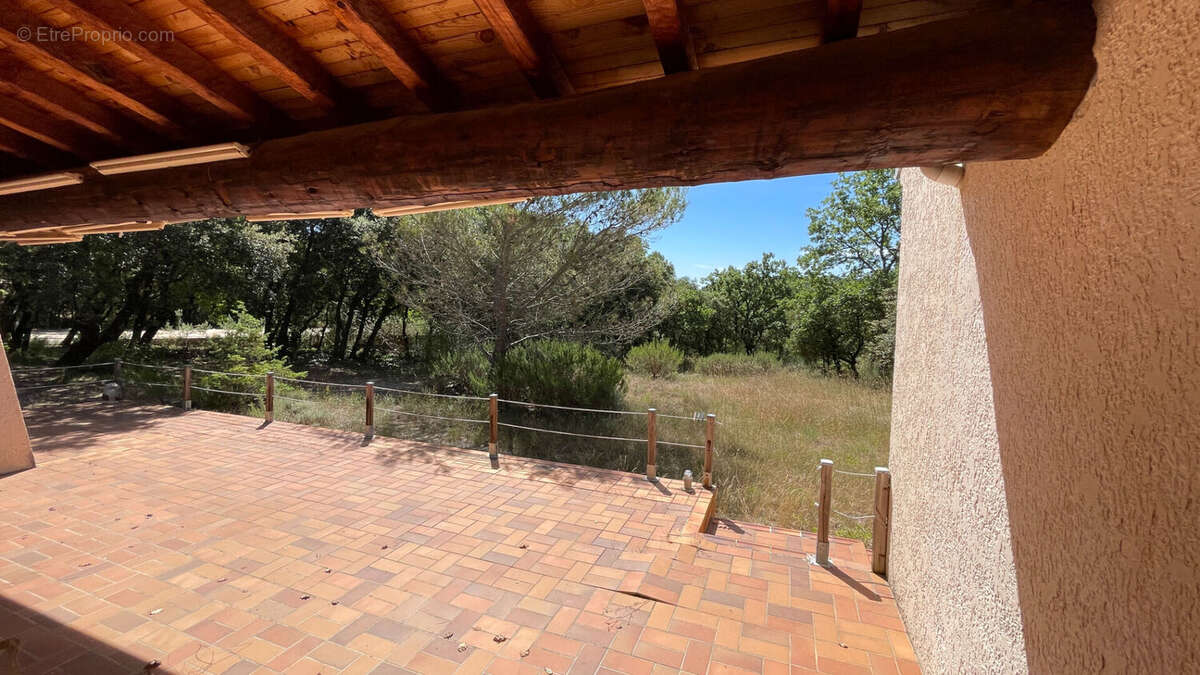Exclusif  et rare sur le marché! Joli plain pied à Grignan avec piscine et vaste terrain. - photo 5