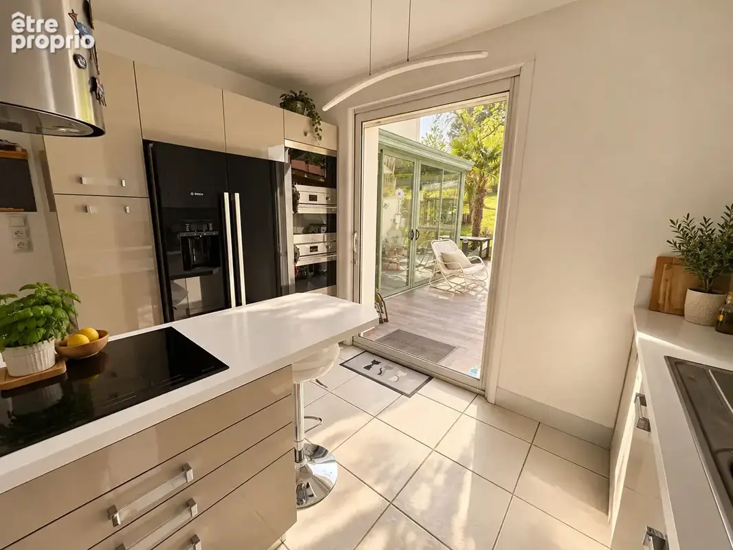 Royat - Maison avec panorama, jardin, terrasses et spa / 7 Pièces principales / 185 m² / Parcelle 942 m² - photo 9