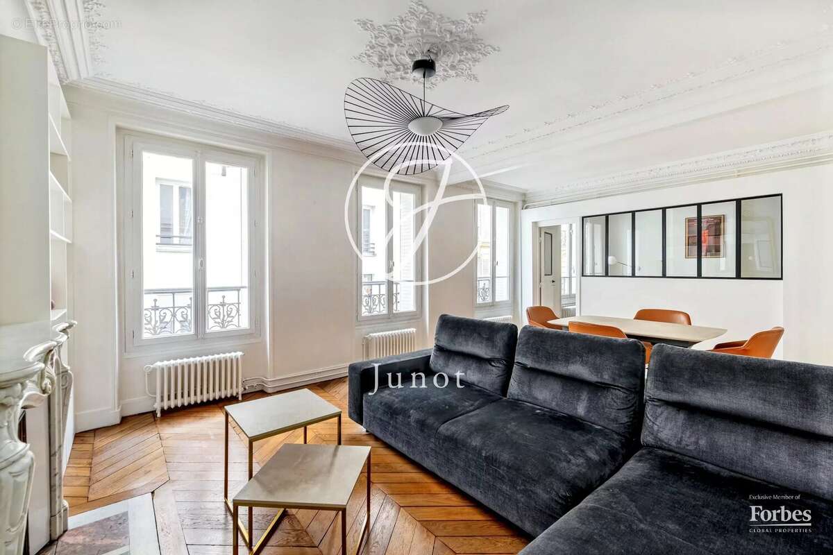 Appartement à PARIS-17E