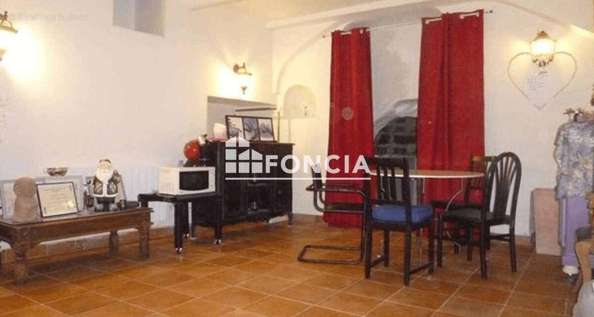 Appartement à PUGET-THENIERS