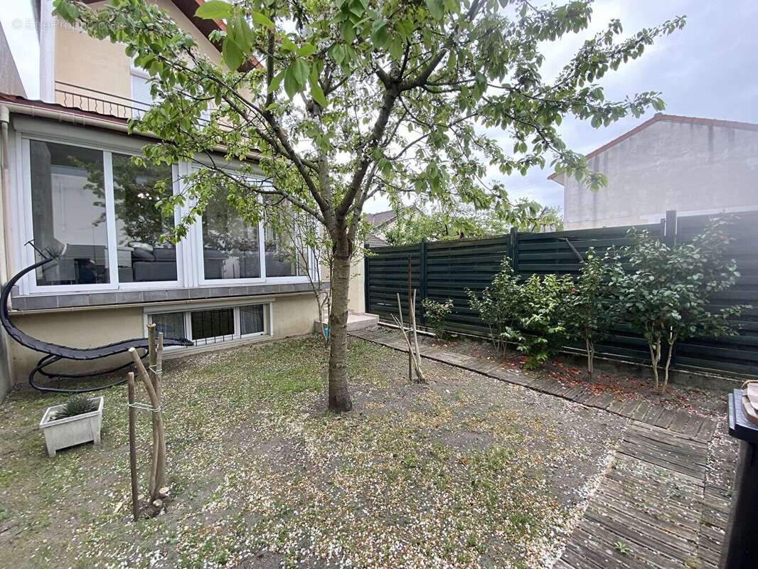 Maison Bondy Sud 140 m2  Jardin 4 chambres - photo 10