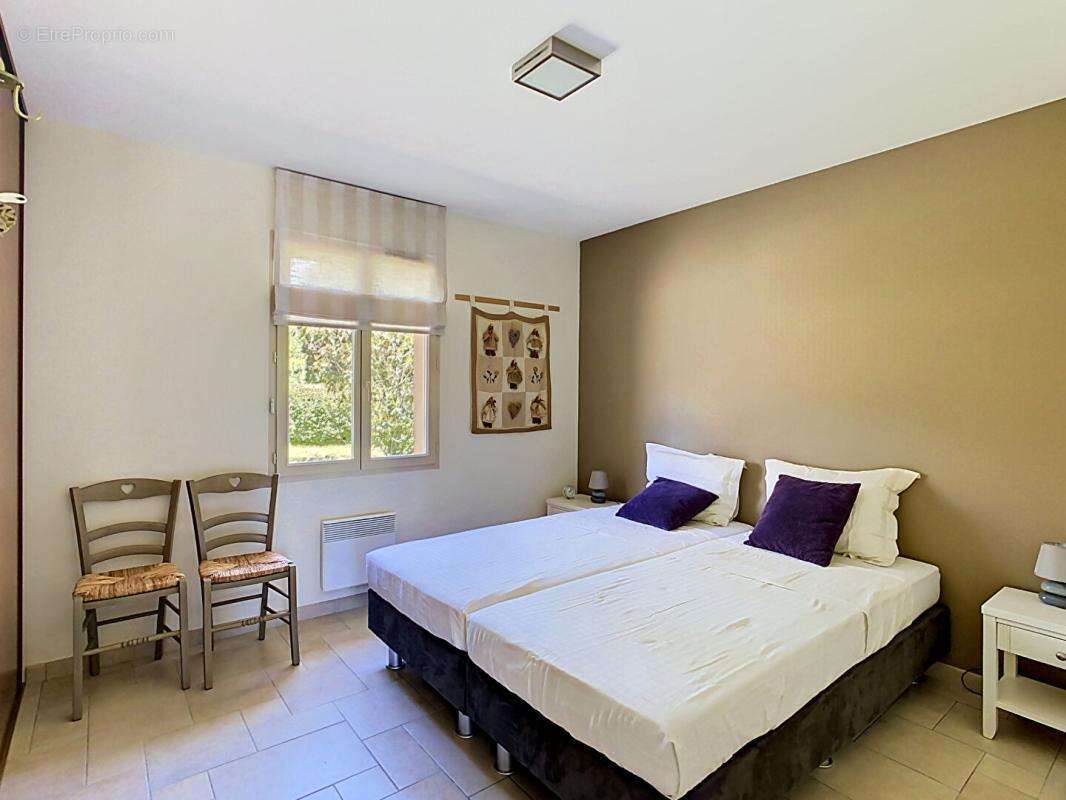 Belle maison contemporaine avec 4 chambres, piscine et garage - photo 9