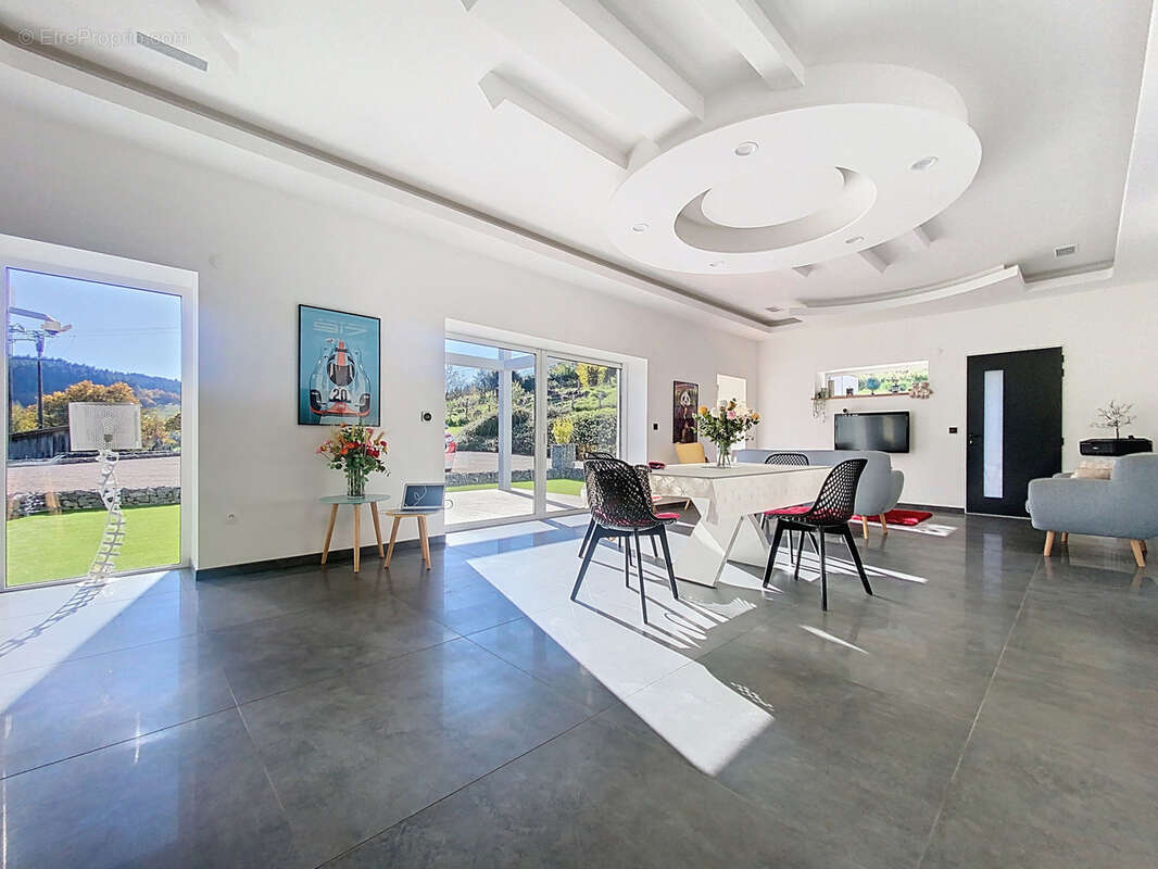 Maison à CHAMBOST-ALLIERES